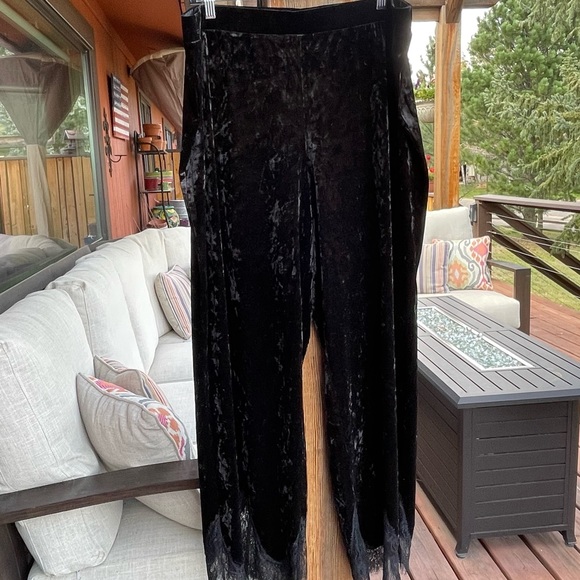 Isaac Mizrahi Live crushed velvet pull-on pant, lace bottom - Picture 2 of 5